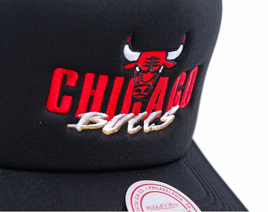Kšiltovka Mitchell & Ness - Chicago Bulls - Year Of The Snake Trucker - Black