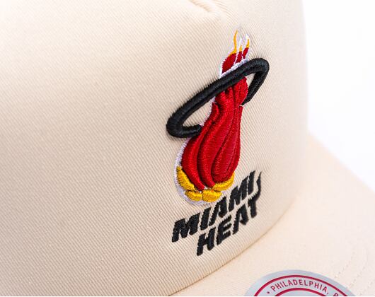 Kšiltovka Mitchell & Ness - Miami Heat - Evergreen Trucker Hwc - Off White