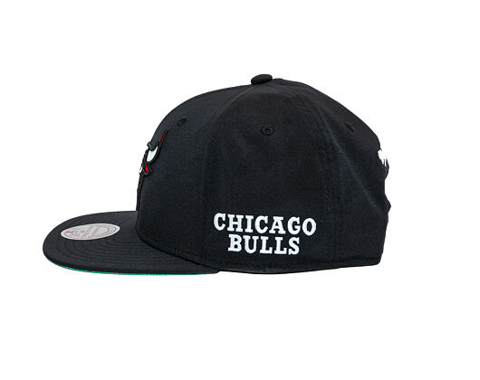 Kšiltovka Mitchell & Ness - NBA April Showers Snapback - Chicago Bulls - Black