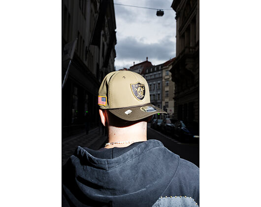 Kšiltovka New Era - NFL25 "Salute to Service" - 9SEVENTY Stretch-Snap - Las Vegas Raiders