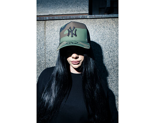 Kšiltovka New Era - MLB Clean Trucker 9FORTY Trucker - NY Yankees - Woodland Camo / Black