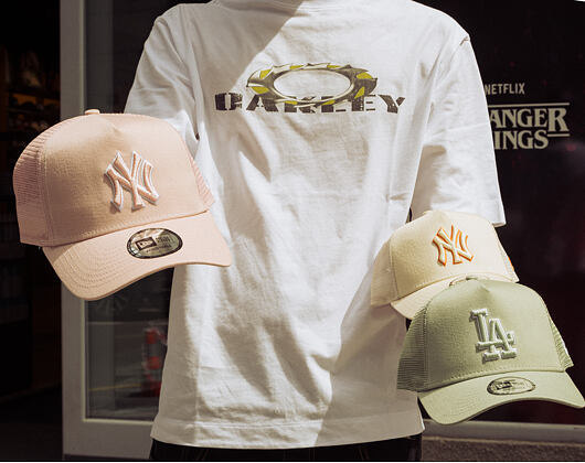 Kšiltovka New Era - MLB Outline 9FORTY A-Frame Trucker - NY Yankees - Pink Rouge / White
