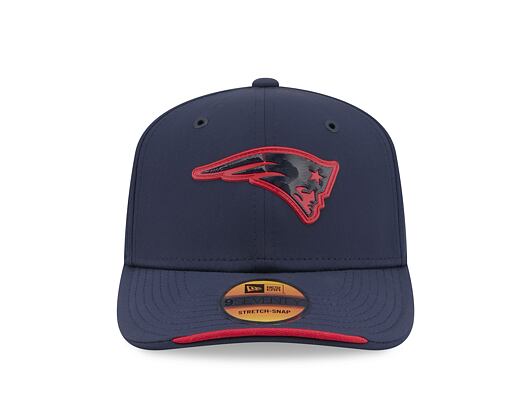 Kšiltovka New Era - NFL 2026 Sideline 9SEVENTY Stretch-Snap - New England Patriots - Team Color