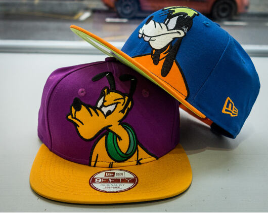 Kšiltovka New Era Disney Over Logo Goofy Official Colors Snapback