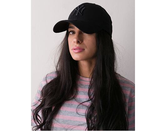 Kšiltovka New Era - MLB Essential 39THIRTY - NY Yankees - Black / Black