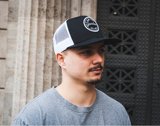 Kšiltovka New Era Emblem Trucker New York Yankees Black/White 9FIFTY Snapback