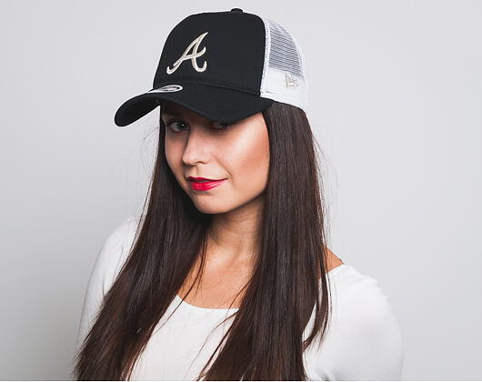 Dámská Kšiltovka New Era Essential Trucker Atlanta Braves 9FORTY Black/Silver Wing Snapback