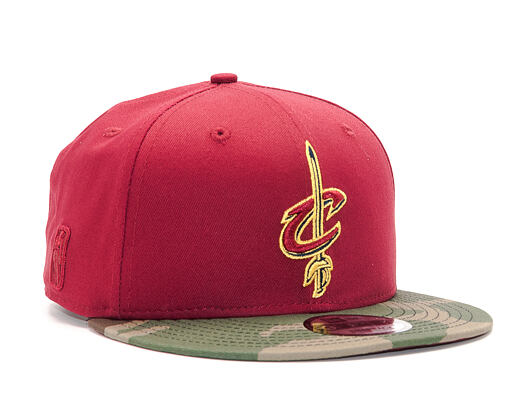 Kšiltovka New Era Team Camo Cleveland Cavaliers 9FIFTY Cardinal/Woodland Camo Snapback