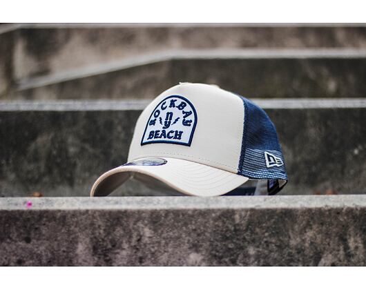 Kšiltovka New Era 9FORTY Trucker Rockbay Stone / Navy Snapback