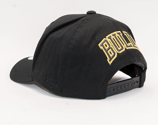 Kšiltovka Mitchell & Ness Chicago Bulls Bullion Black/Gold 110