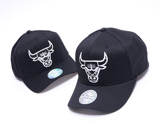 Kšiltovka Mitchell & Ness Chicago Bulls 600 Black And White Logo 110