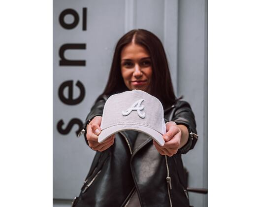 Dámská Kšiltovka New Era Jersey Essential Trucker Atlanta Braves 9FORTY Satin Snapback