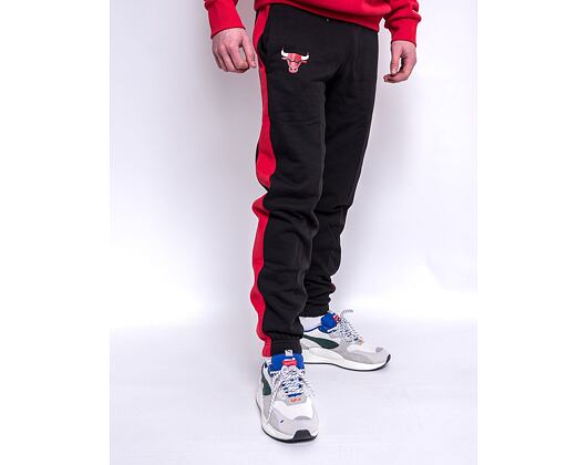 Tepláky New Era Logo Jogger Chicago Bulls Black