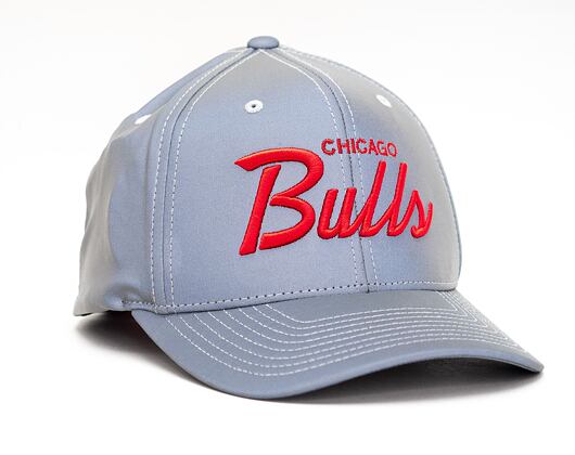 Kšiltovka Mitchell & Ness INTL844 Chicago Bulls Reflective Script 110 Snapback