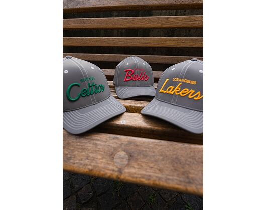 Kšiltovka Mitchell & Ness INTL844 Boston Celtics Reflective Script 110 Snapback