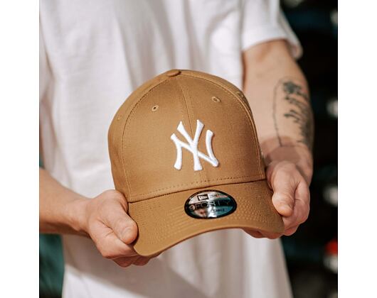 Kšiltovka New Era 9FORTY Color Essential New York Yankees Strapback Wheat / Optic White