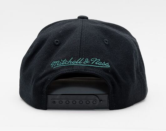 Kšiltovka Mitchell & Ness Milwaukee Bucks 6HSSS21HW051 WOOL SOLID Black