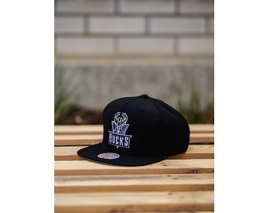 Kšiltovka Mitchell & Ness Milwaukee Bucks 6HSSS21HW051 WOOL SOLID Black