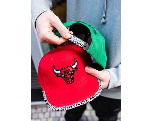 Kšiltovka Mitchell & Ness Chicago Bulls Day 3 Snapback Red / White