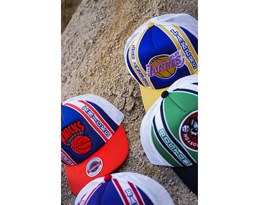 Kšiltovka Mitchell & Ness New York Knicks Retro Trucker Snapback HWC Blue / Orange