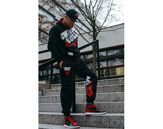 Tepláky New Era NBA Neon Logo Joggers Chicago Bulls Black/Red