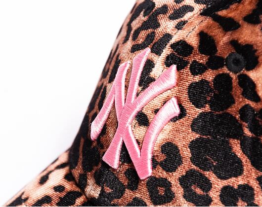 Dámská Kšiltovka New Era 9FORTY Womens MLB Leopard Velour New York Yankees Camel / Wild Rose Pink