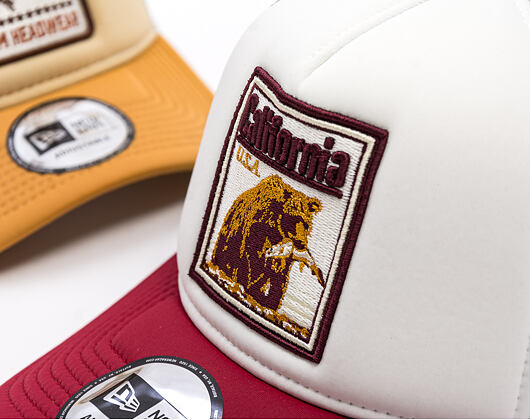 Kšiltovka New Era - Branded Graphic Patch 9FORTY Trucker - White / Cherry