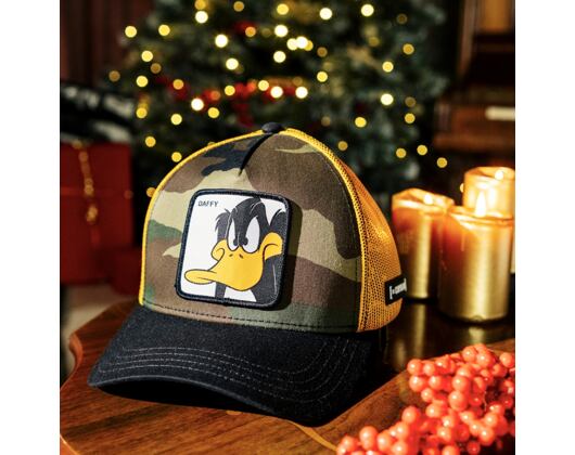 Kšiltovka Capslab - Trucker Looney Tunes - Daffy Duck v.3 Trucker Camo / Yellow