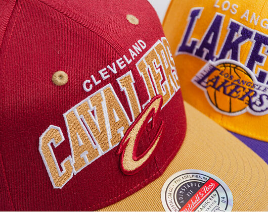 Kšiltovka Mitchell & Ness - NBA Team Arch Snapback - Cleveland Cavaliers - Dark Red / Gold