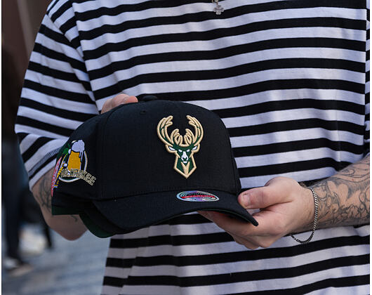 Kšiltovka Mitchell & Ness  - NBA Classic Red Snapback Custom Patch - Milwaukee Bucks - Black