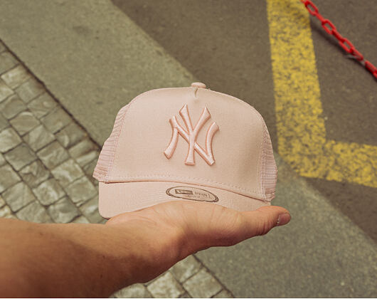 Kšiltovka New Era - MLB Outline 9FORTY A-Frame Trucker - NY Yankees - Pink Rouge / White
