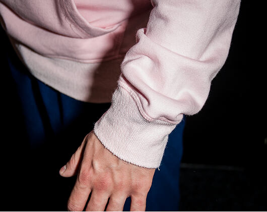 Mikina S Kapucí New Era Sandwash Po Hoody Pink