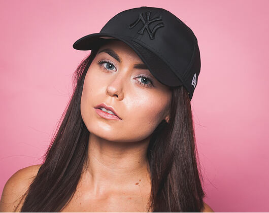 Kšiltovka New Era Premium Sport New York Yankees 9FORTY Black/Black Clipback