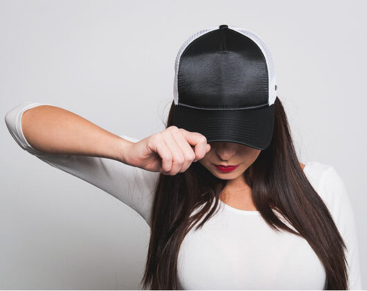 Dámská Kšiltovka New Era Premium Trucker 9FORTY Black/Silver Wing Snapback