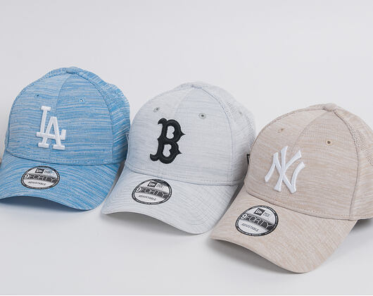 Kšiltovka New Era Engineered Fit New York Yankees 9FORTY Strapback Stone / Optic White