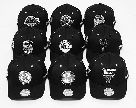 Kšiltovka Mitchell & Ness INTL441 Toronto Raptors Black/Grey/White Snapback