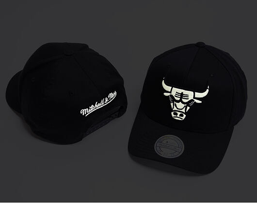 Kšiltovka Mitchell & Ness Chicago Bulls 622 Black/Mint 110