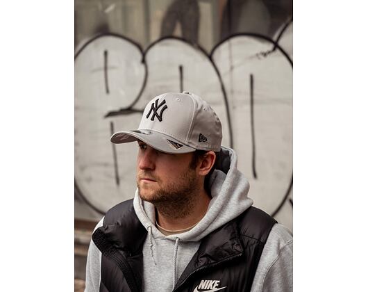 Kšiltovka New Era 9FIFTY Stretch Snap MLB League Essential New York Yankees Gray