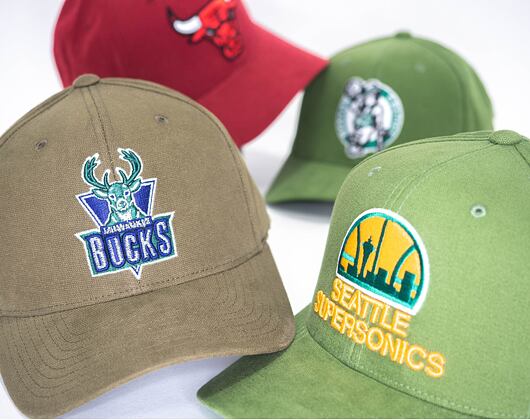 Kšiltovka Mitchell & Ness INTL840 Boston Celtics Cardinal 110 Snapback