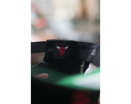 Kšiltovka Mitchell & Ness Chicago Bulls 537 Team Logo High Crown Black