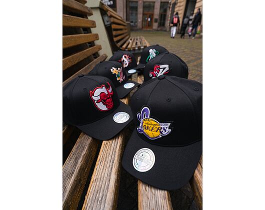 Kšiltovka Mitchell & Ness INTL839 Chicago Bulls Letterman 110 Snapback