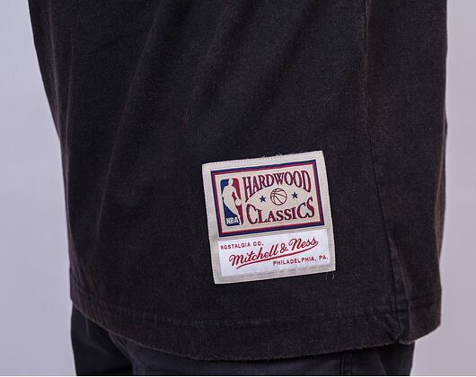 Triko Mitchell & Ness San Antonio Spurs Centre Circle SSTEINTL930 Washed Black