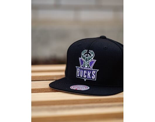 Kšiltovka Mitchell & Ness Milwaukee Bucks 6HSSS21HW051 WOOL SOLID Black