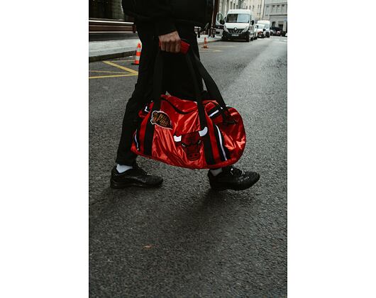 Taška Mitchell & Ness Chicago Bulls Satin Duffel Bag Red