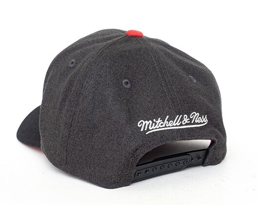 Kšiltovka Mitchell & Ness Chicago Bulls G2 Arch 110 Snapback Grey / Black