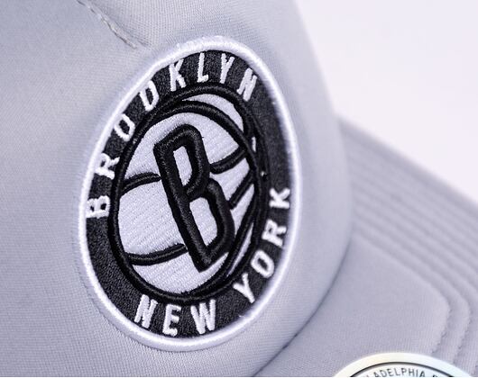 Kšiltovka Mitchell & Ness Keep On Truckin Trucker Brooklyn Nets Grey