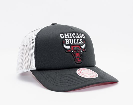 Kšiltovka Mitchell & Ness Off The Backboard Trucker Chicago Bulls Black / White
