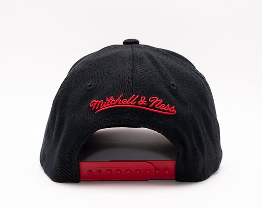 Kšiltovka Mitchell & Ness 8 Bit XL Classic Red Chicago Bulls Black