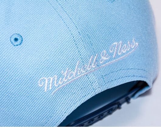 Kšiltovka Mitchell & Ness LOGO BILL SNAPBACK University Of North Carolina LIGHT BLUE/BLUE