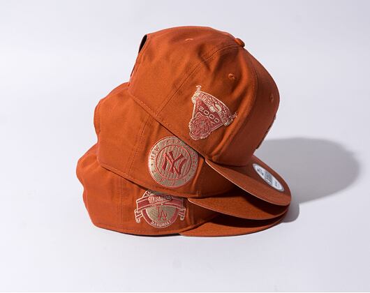 Kšiltovka New Era 9FIFTY MLB Side Patch New York Yankees Redwood / Oat Milk